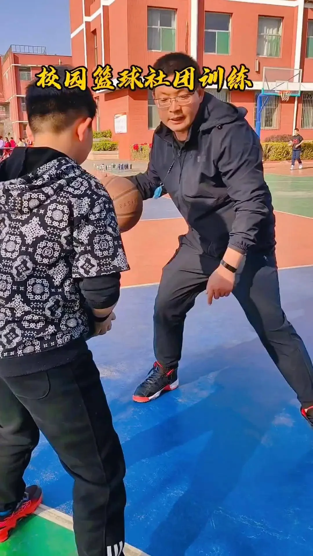 家长如何为孩子选择合适的篮球冬令营?_0